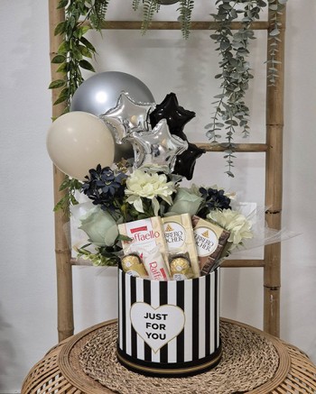 הילולה בלונים ופרחים