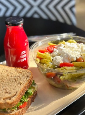 ג'וליה בייקרי