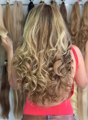 שחר אהרוני עיצובים בשיער