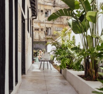 קולורבוקס מלון חכם על הים