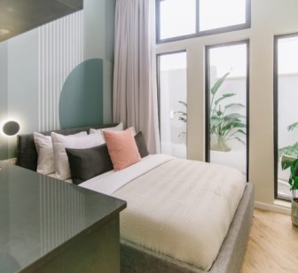 קולורבוקס מלון חכם על הים